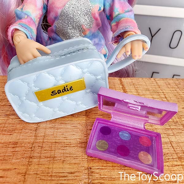 Glo Up Doll Make Up Bag And Eye Shadow Palette